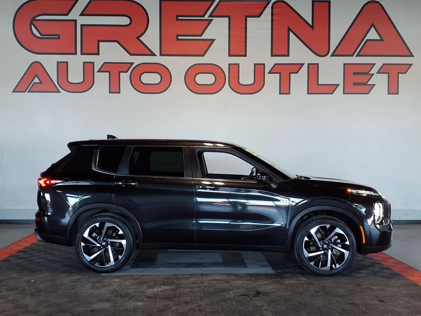 Used 2022 Mitsubishi Outlander ES image 1