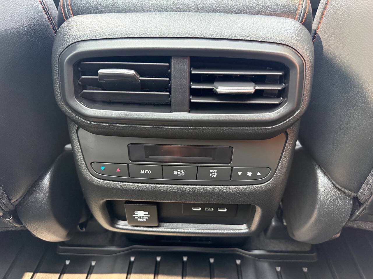 Used 2025 Honda Pilot TrailSport image 29