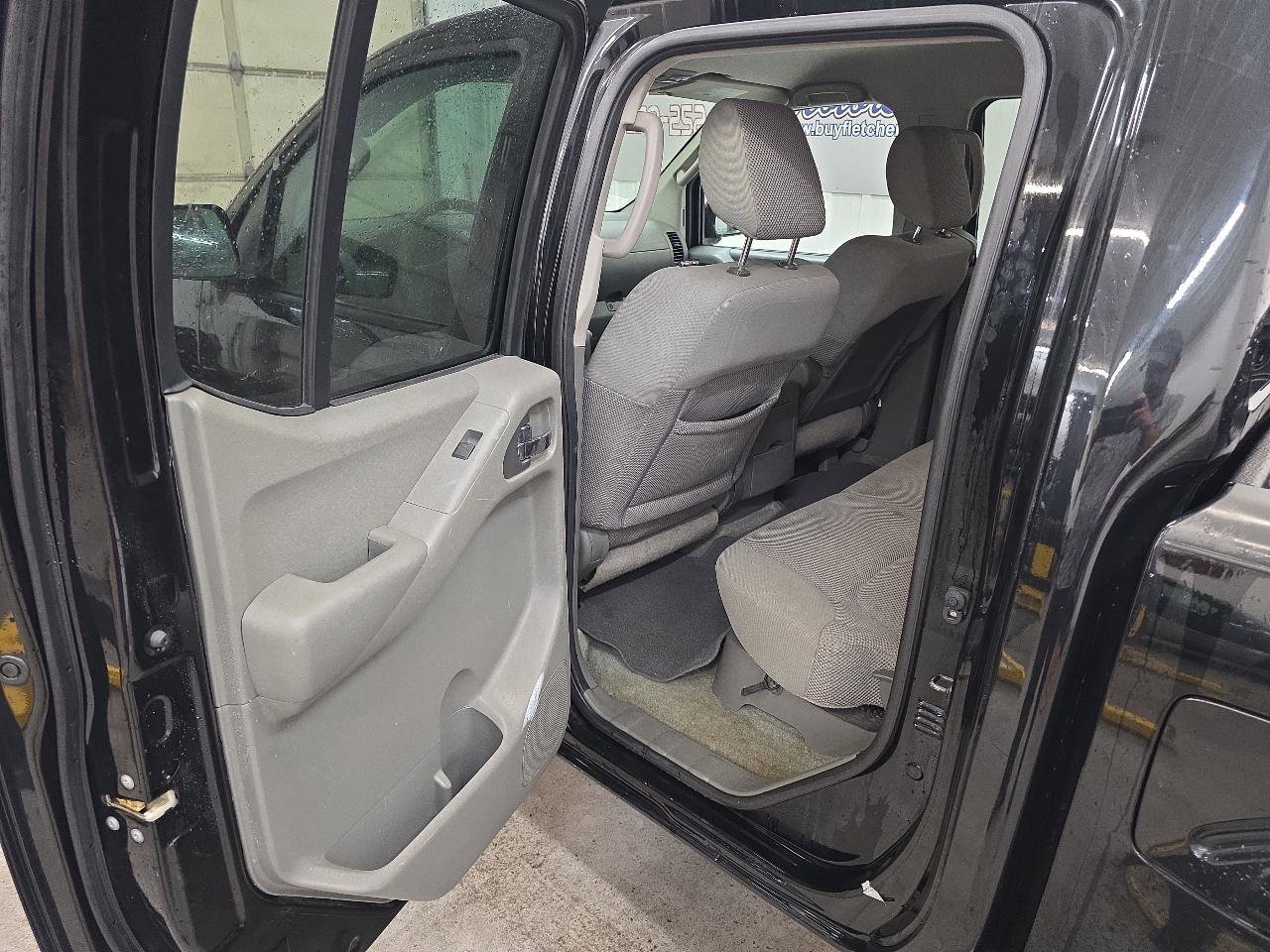 Used 2012 Nissan Frontier SV image 26