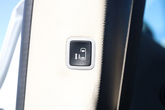 Used 2024 Chrysler Pacifica Touring-L FWD image 22
