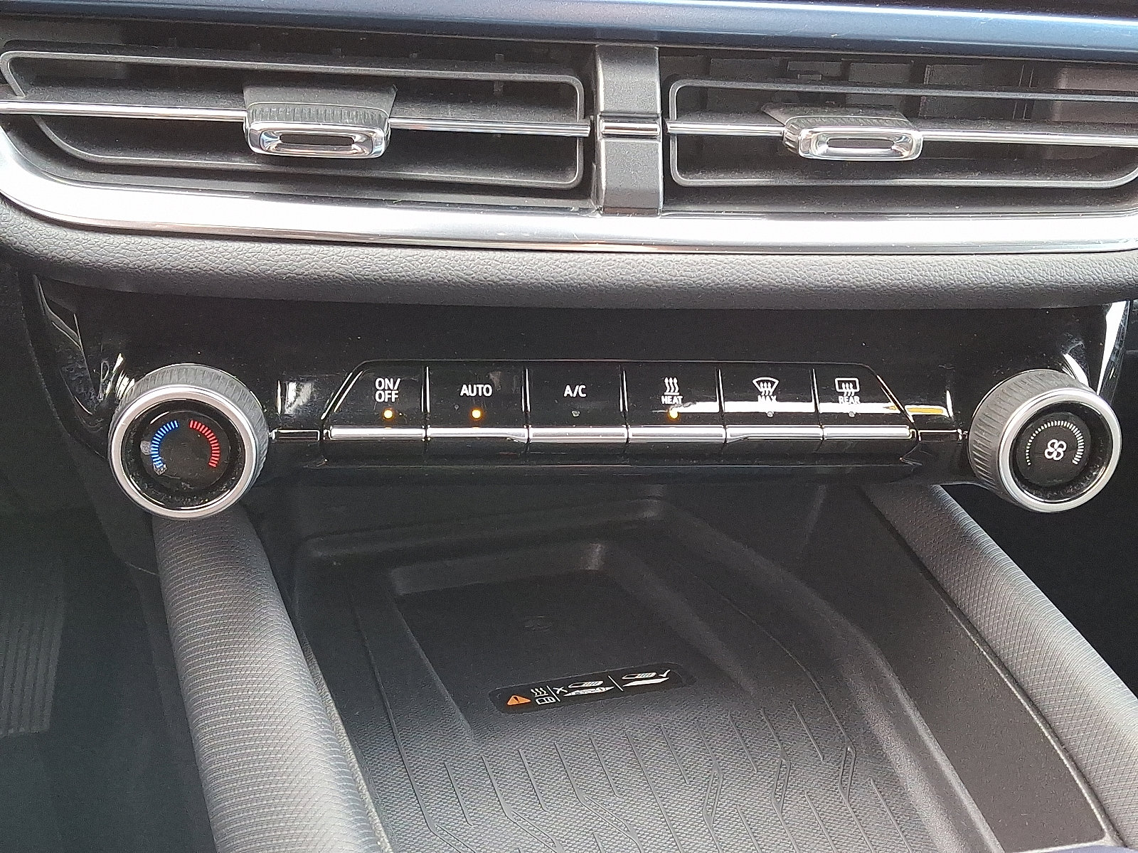 Used 2025 Chevrolet Equinox EV LT w/ Convenience Package image 16