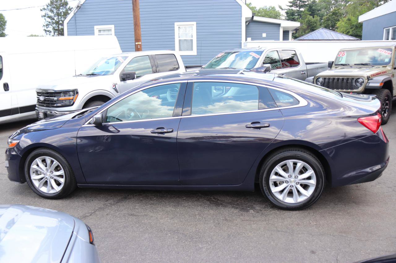 Used 2025 Chevrolet Malibu LT FWD image 2