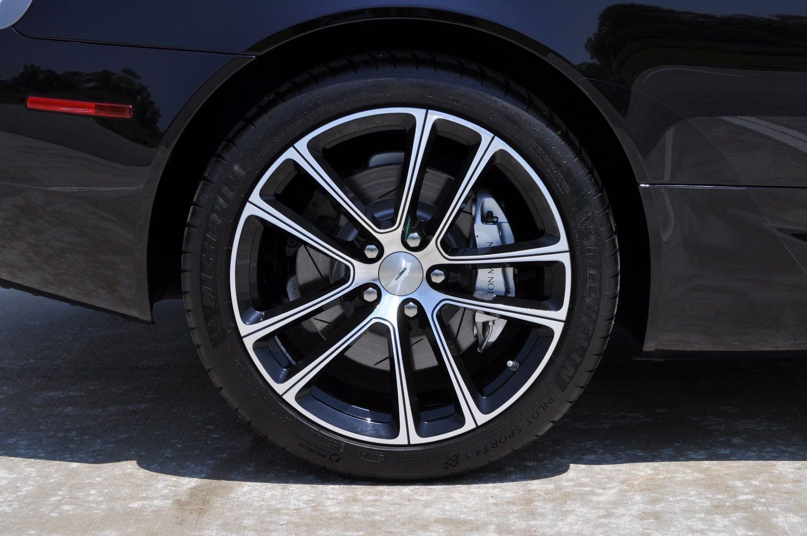 Used 2012 Aston Martin DB9 Volante image 26