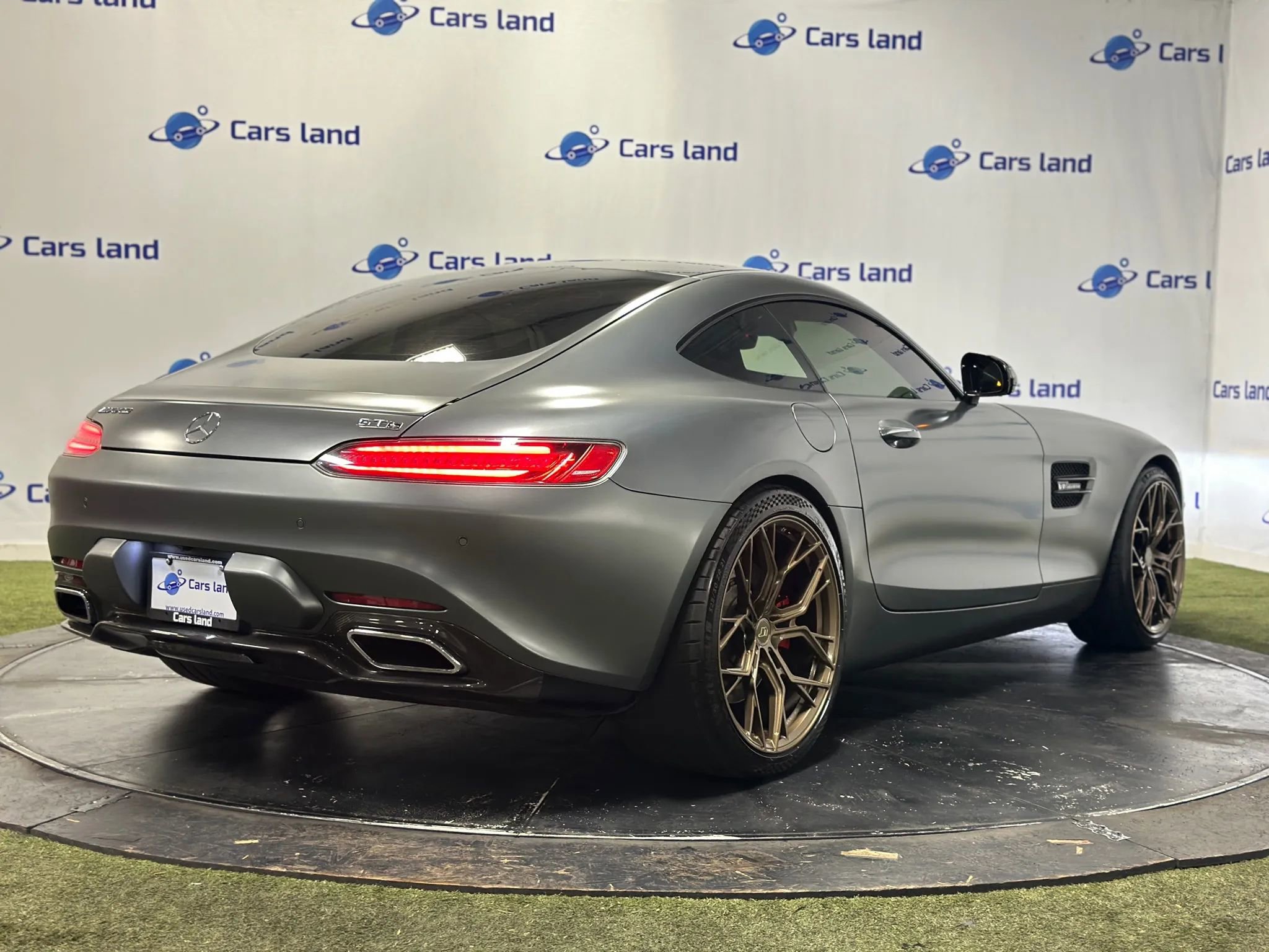 Used 2017 Mercedes-Benz AMG GT S image 2