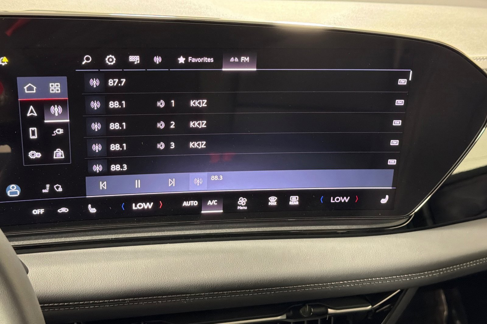 Certified 2025 Audi A6 e-tron Premium w/ Convenience Package image 16