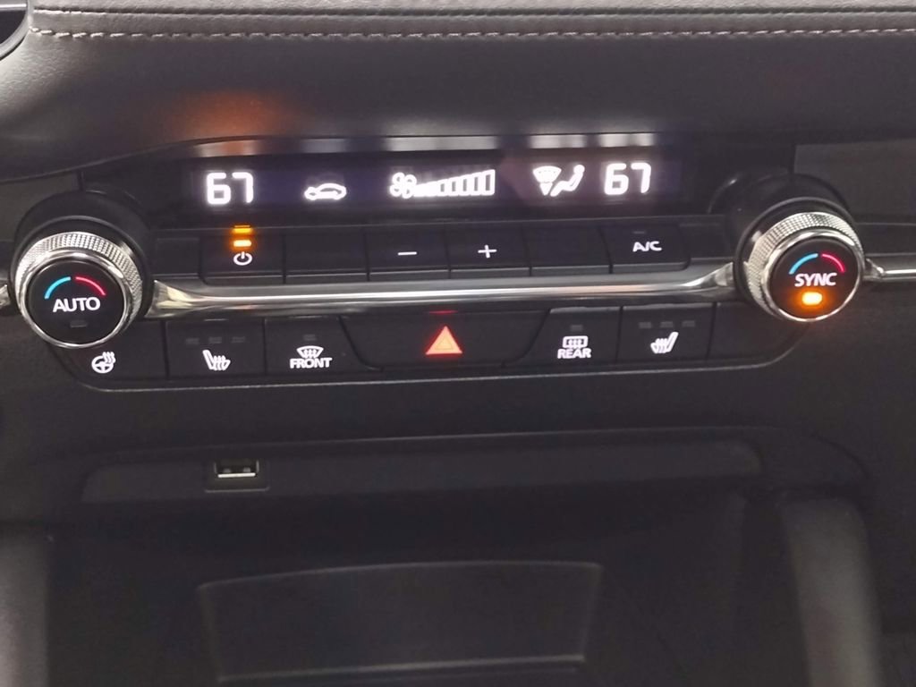 Used 2021 MAZDA MAZDA3 Hatchback w/Premium Plus Pkg image 30