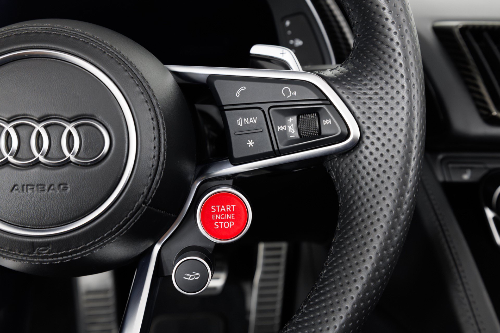 Used 2022 Audi R8 V10 w/ Premium Package RWD image 24