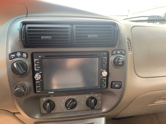 Used 2001 Ford Explorer Sport Trac 4x4 image 9
