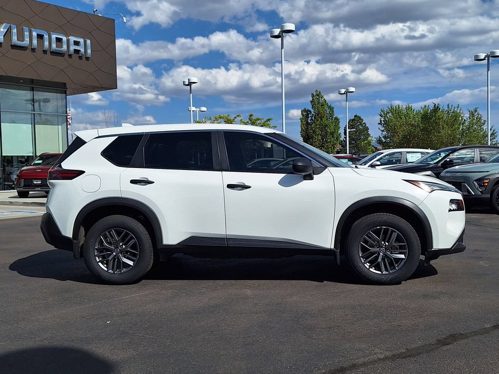 Used 2021 Nissan Rogue S AWD/4WD image 2