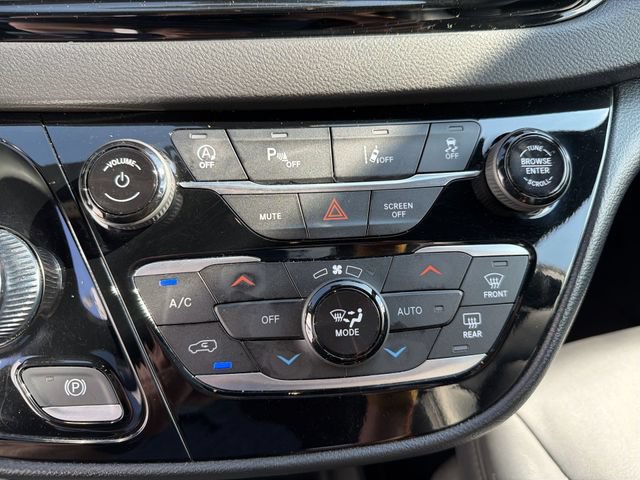 Used 2025 Chrysler Pacifica Select FWD image 20