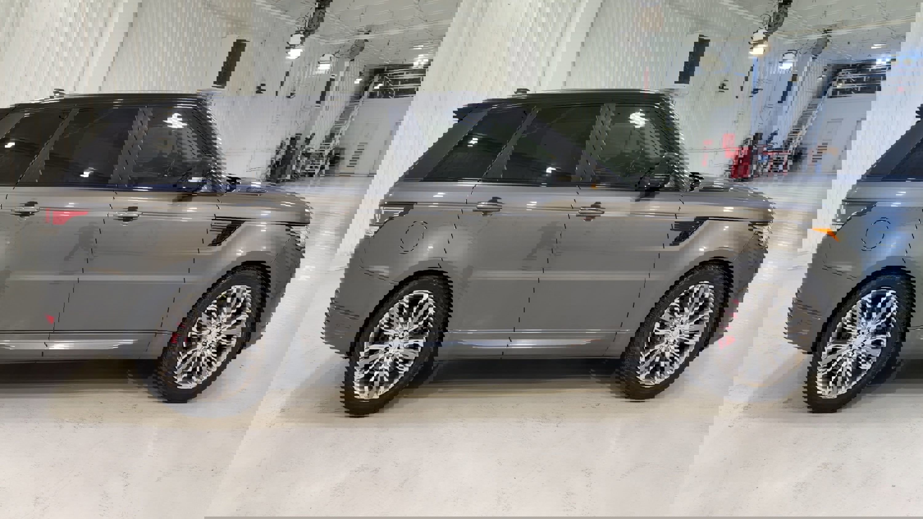 Used 2017 Land Rover Range Rover Sport Autobiography image 2