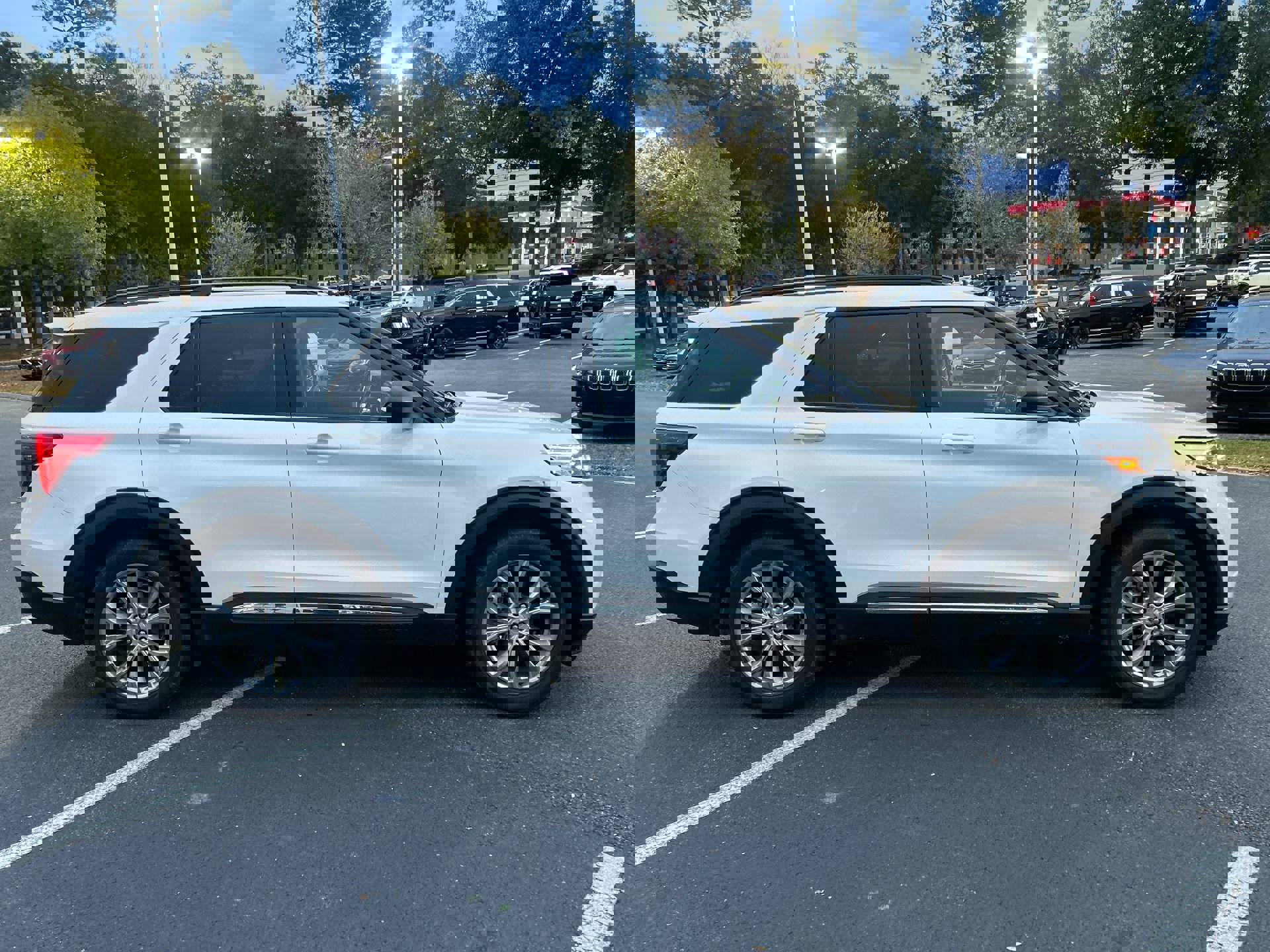 Used 2023 Ford Explorer XLT w/ Equipment Group 202A image 10