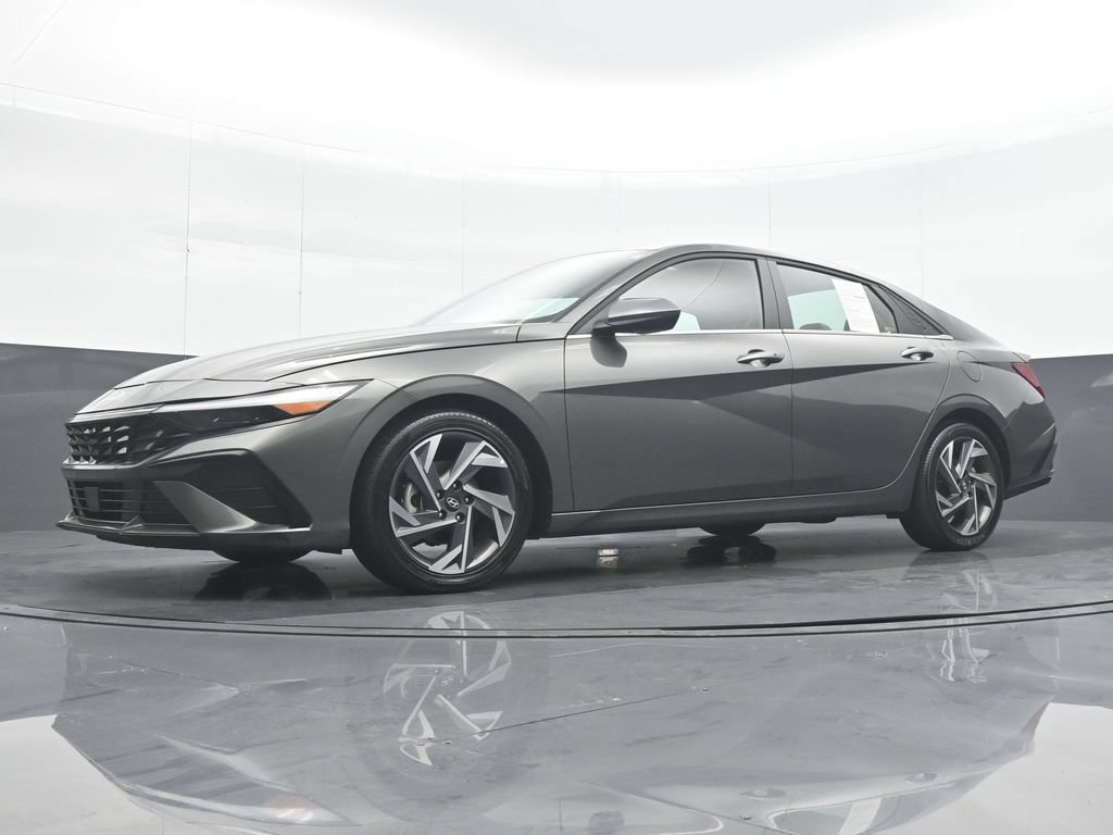 Used 2025 Hyundai Elantra SEL FWD image 26