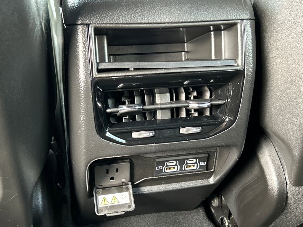 Used 2023 Jeep Grand Cherokee Altitude image 20