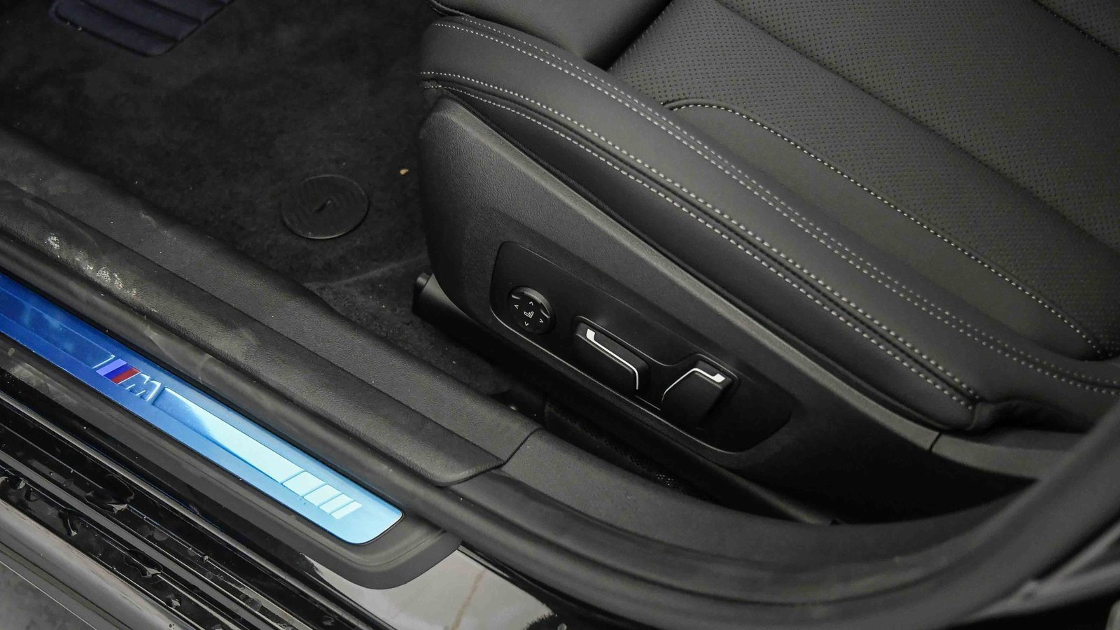 New 2026 BMW 330i Sedan w/ M Sport Package image 24