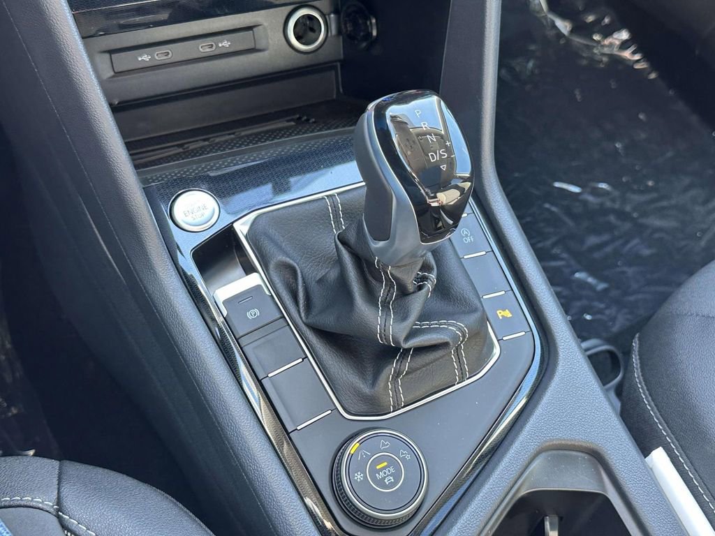 New 2025 Volkswagen Taos SE image 24