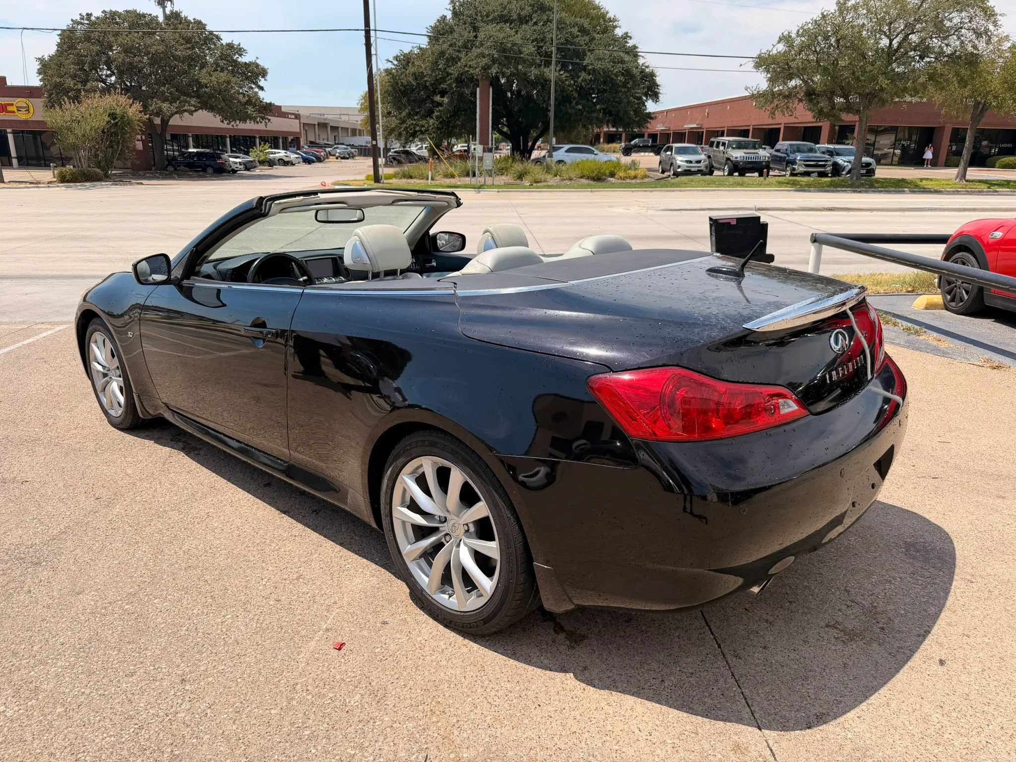 Used 2014 INFINITI Q60 Convertible w/ Premium Package RWD image 3