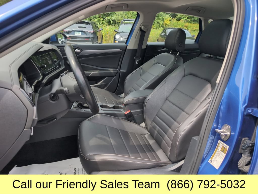 Used 2024 Volkswagen Jetta SE FWD image 11