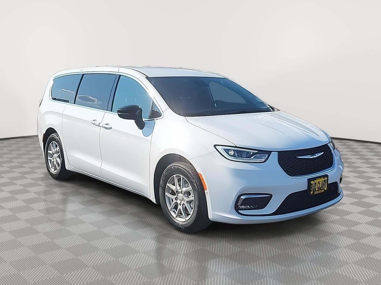 New 2026 Chrysler Pacifica Select image 7