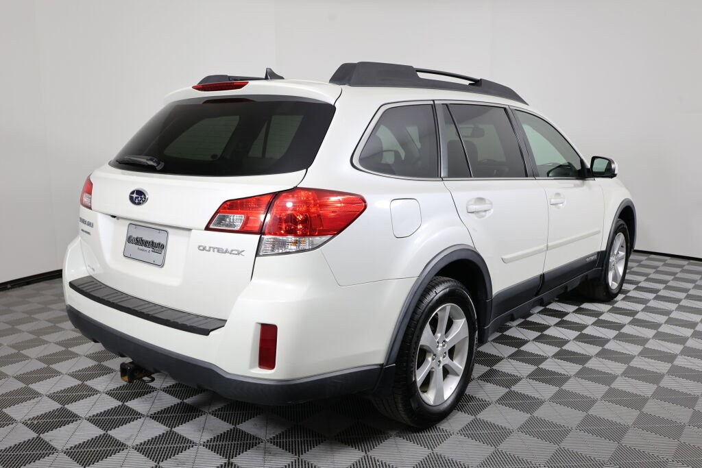 Used 2014 Subaru Outback 2.5i Limited w/ Moonroof Package AWD/4WD image 2