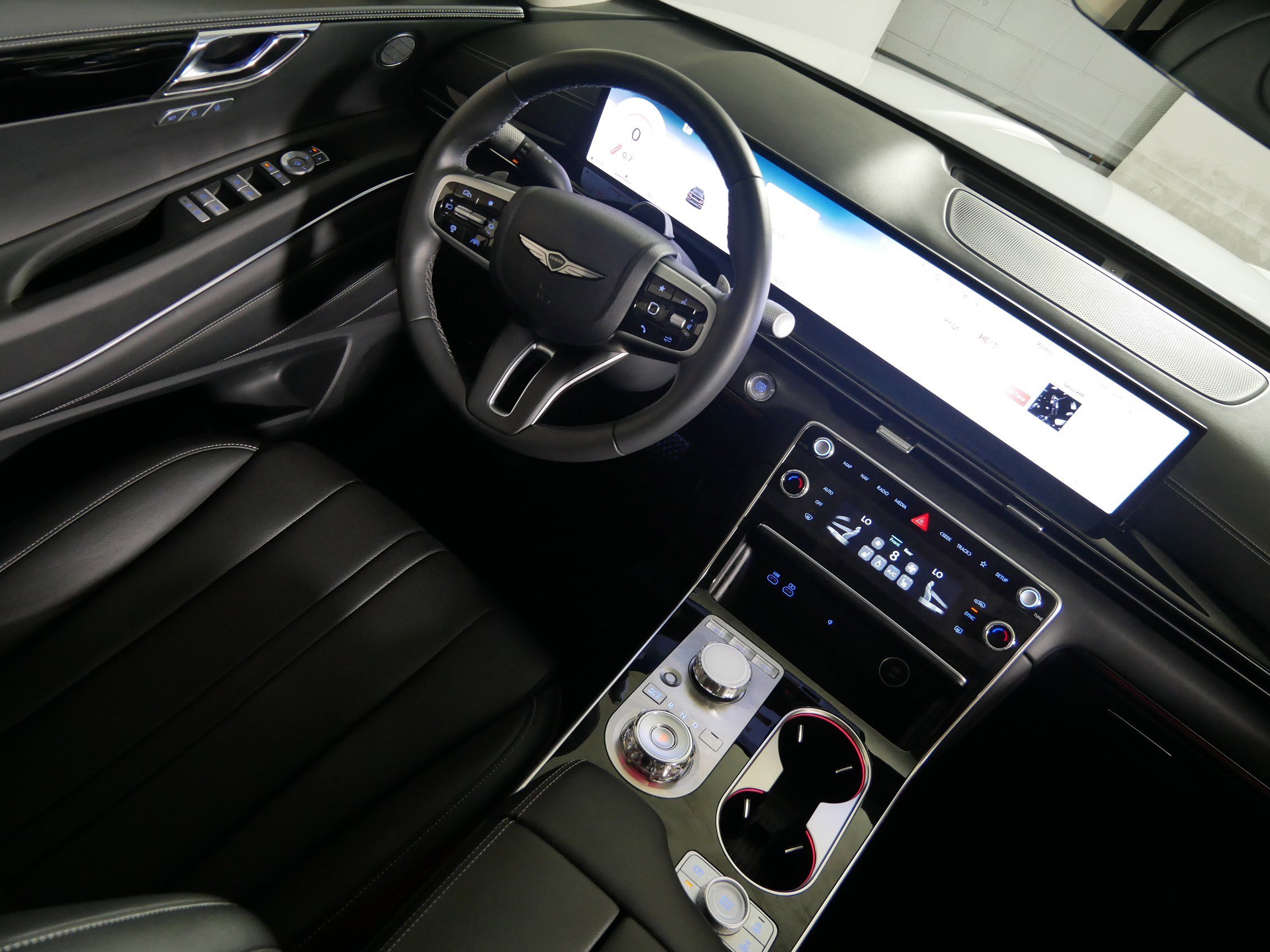 Used 2025 Genesis GV80 2.5T Standard AWD/4WD image 9