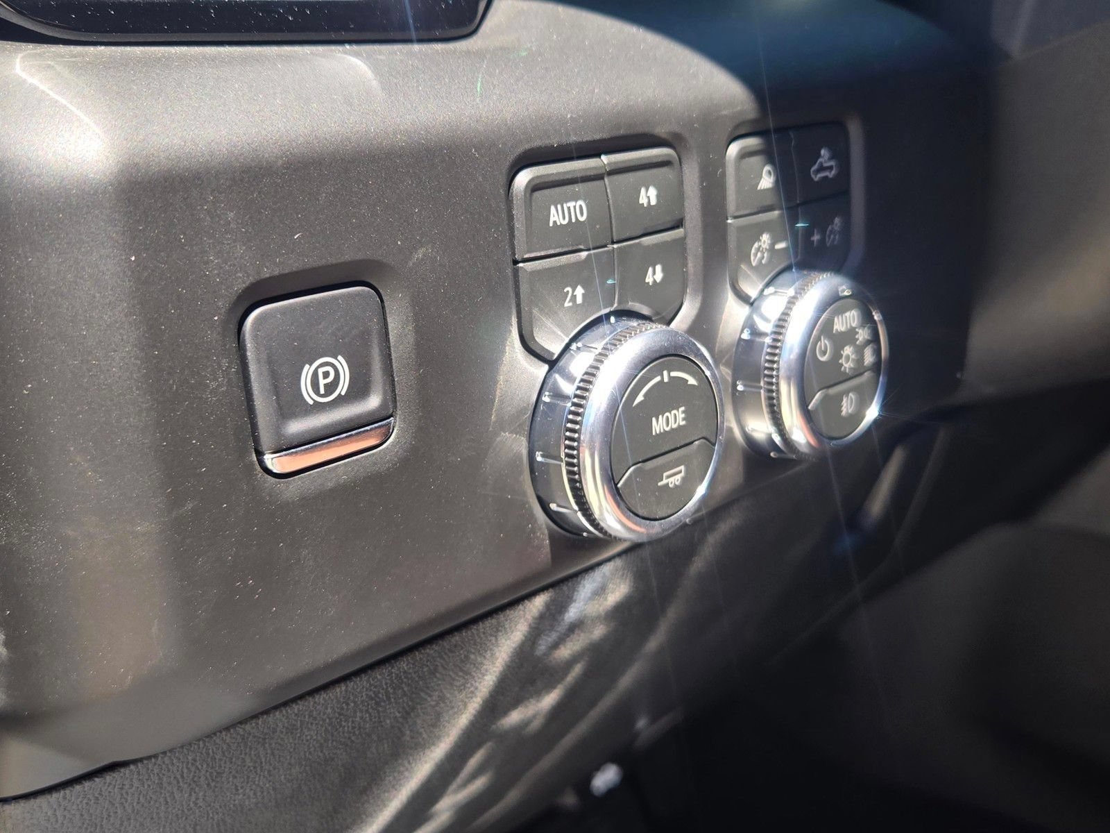New 2026 GMC Sierra 2500 Denali Ultimate w/ LPO, Black Badging Package AWD/4WD image 12