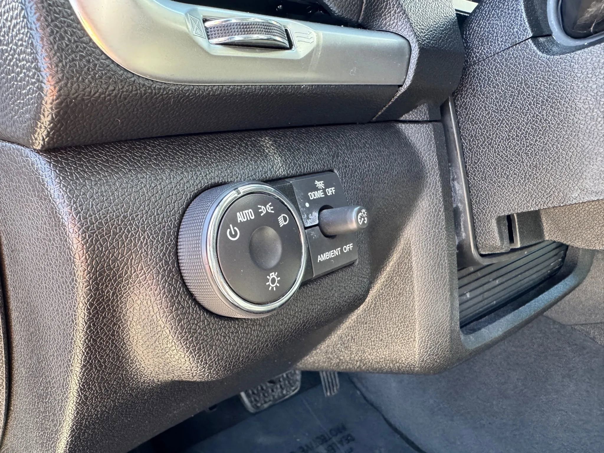 Used 2016 GMC Acadia SLE image 32