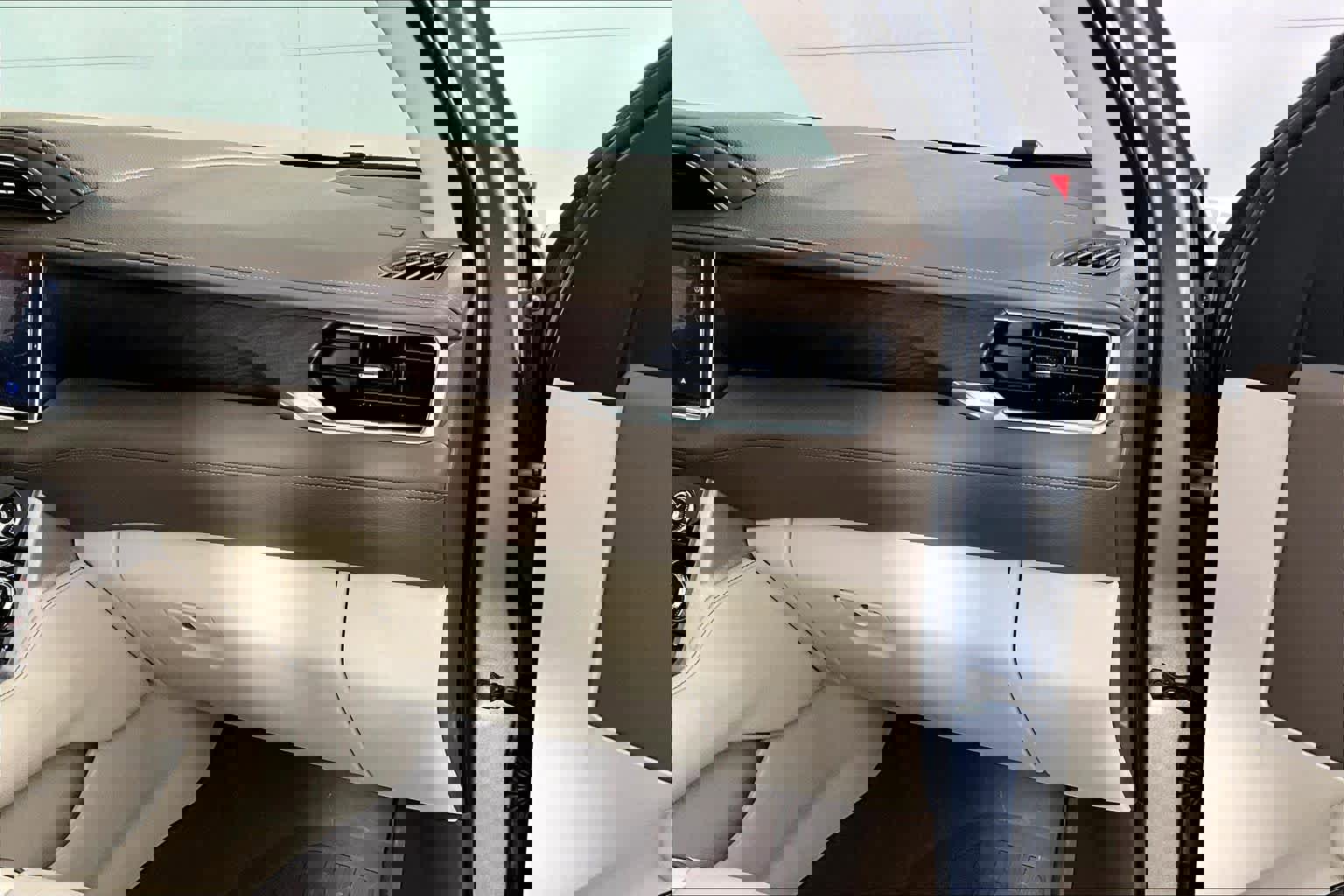 Used 2023 GMC Yukon XL Denali w/ Denali Reserve Package image 17