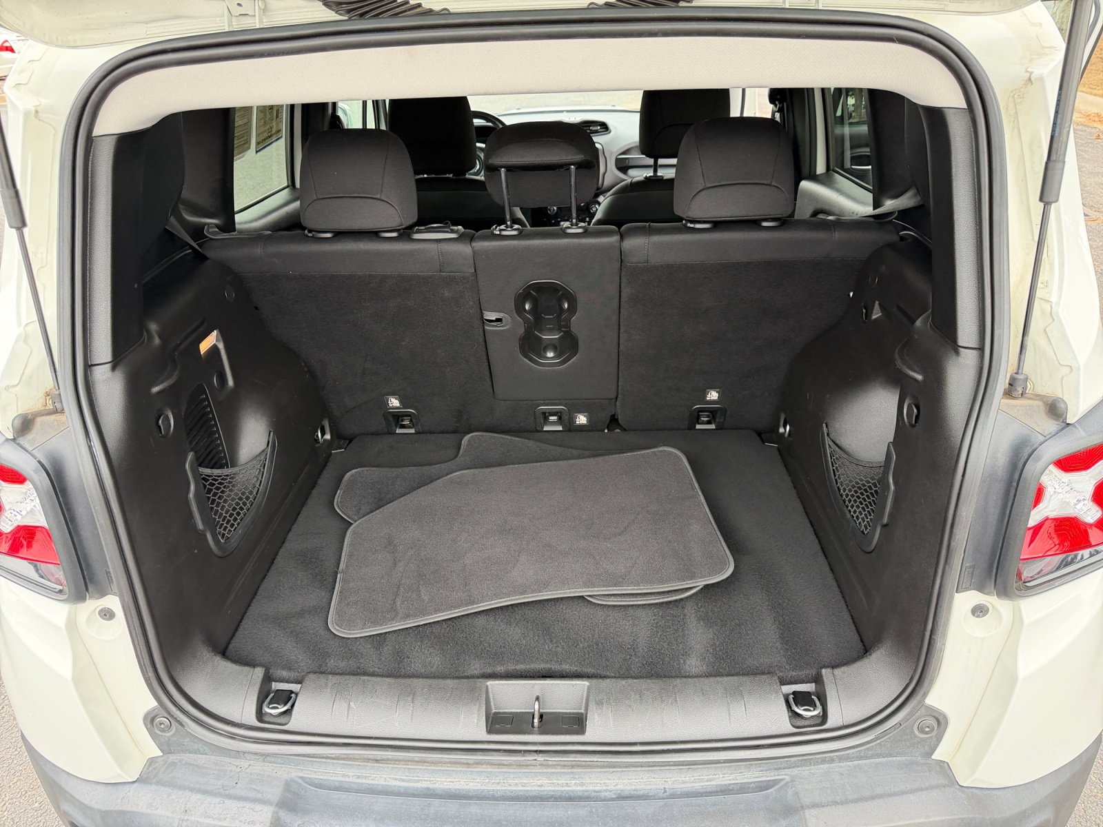 Used 2020 Jeep Renegade Altitude image 34