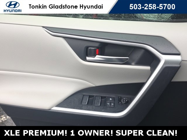 Used 2022 Toyota RAV4 XLE Premium image 10