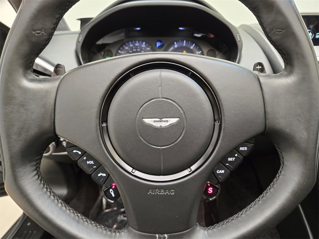 Used 2015 Aston Martin Vanquish Volante image 32