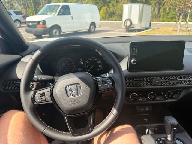 Used 2027 Honda HR-V Sport image 2