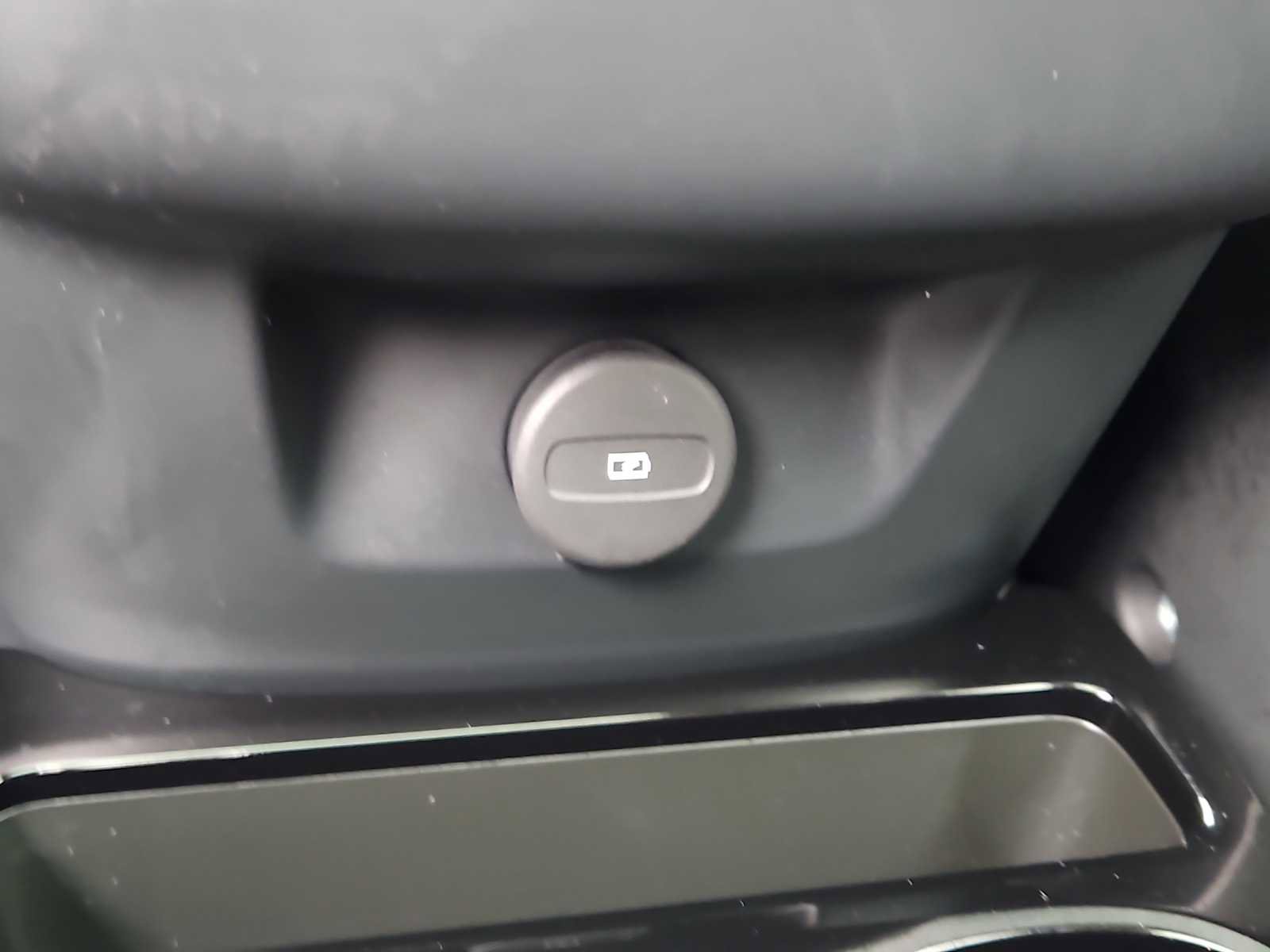 Used 2021 Volvo XC90 T6 Momentum w/ Climate Package AWD/4WD image 25