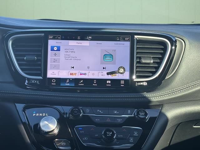 New 2026 Chrysler Pacifica Select FWD image 26