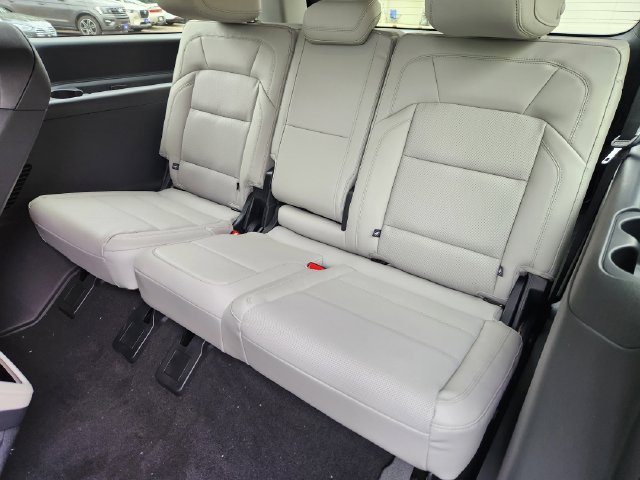 New 2026 Lincoln Navigator L Reserve AWD/4WD image 17