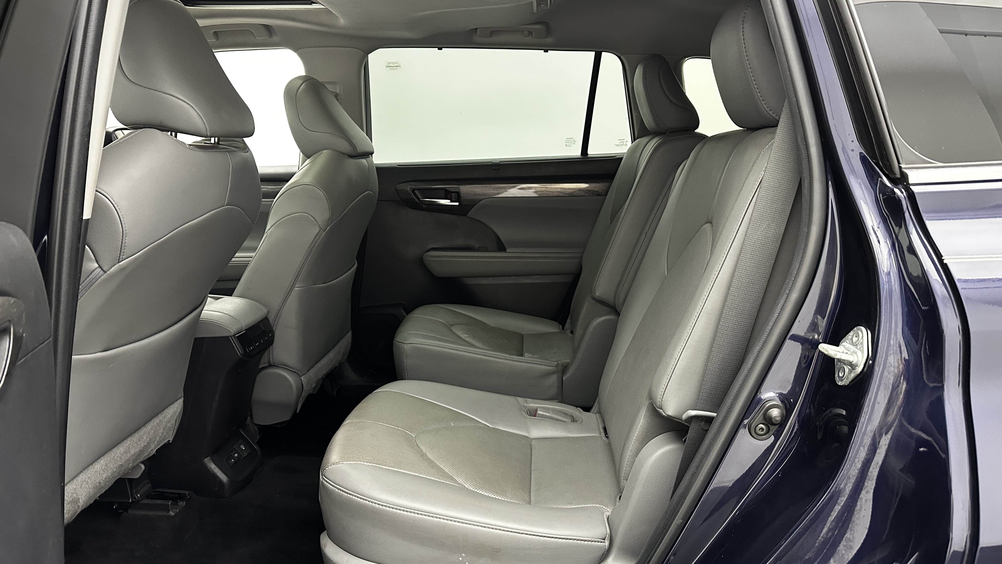 Used 2023 Toyota Highlander Limited FWD image 26