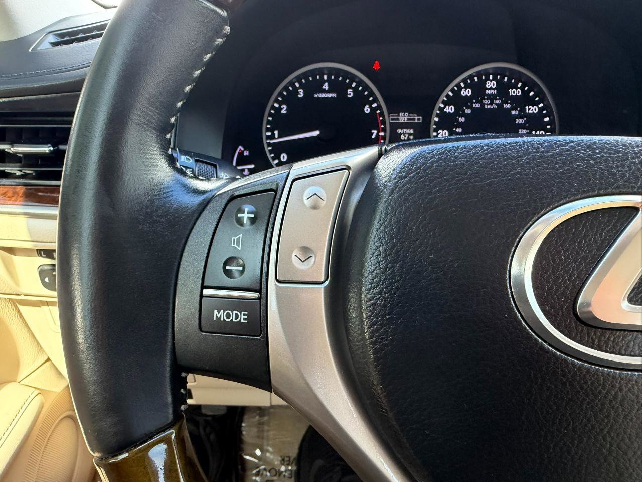 Used 2014 Lexus ES 350 w/ Luxury Package FWD image 23