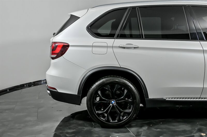 Used 2017 BMW X5 xDrive35i w/ Premium Package AWD/4WD image 11