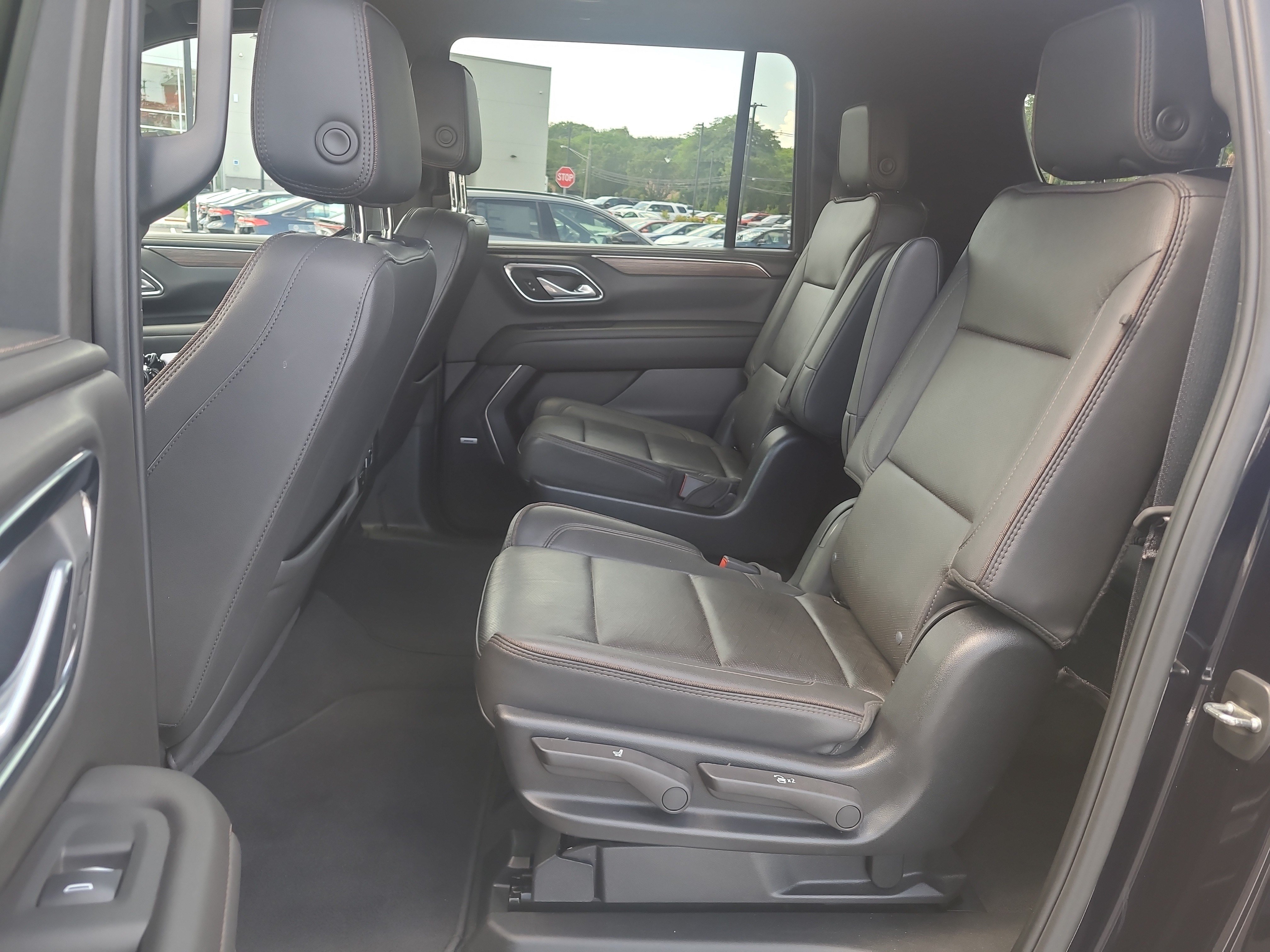 Used 2024 Chevrolet Suburban High Country AWD/4WD image 28