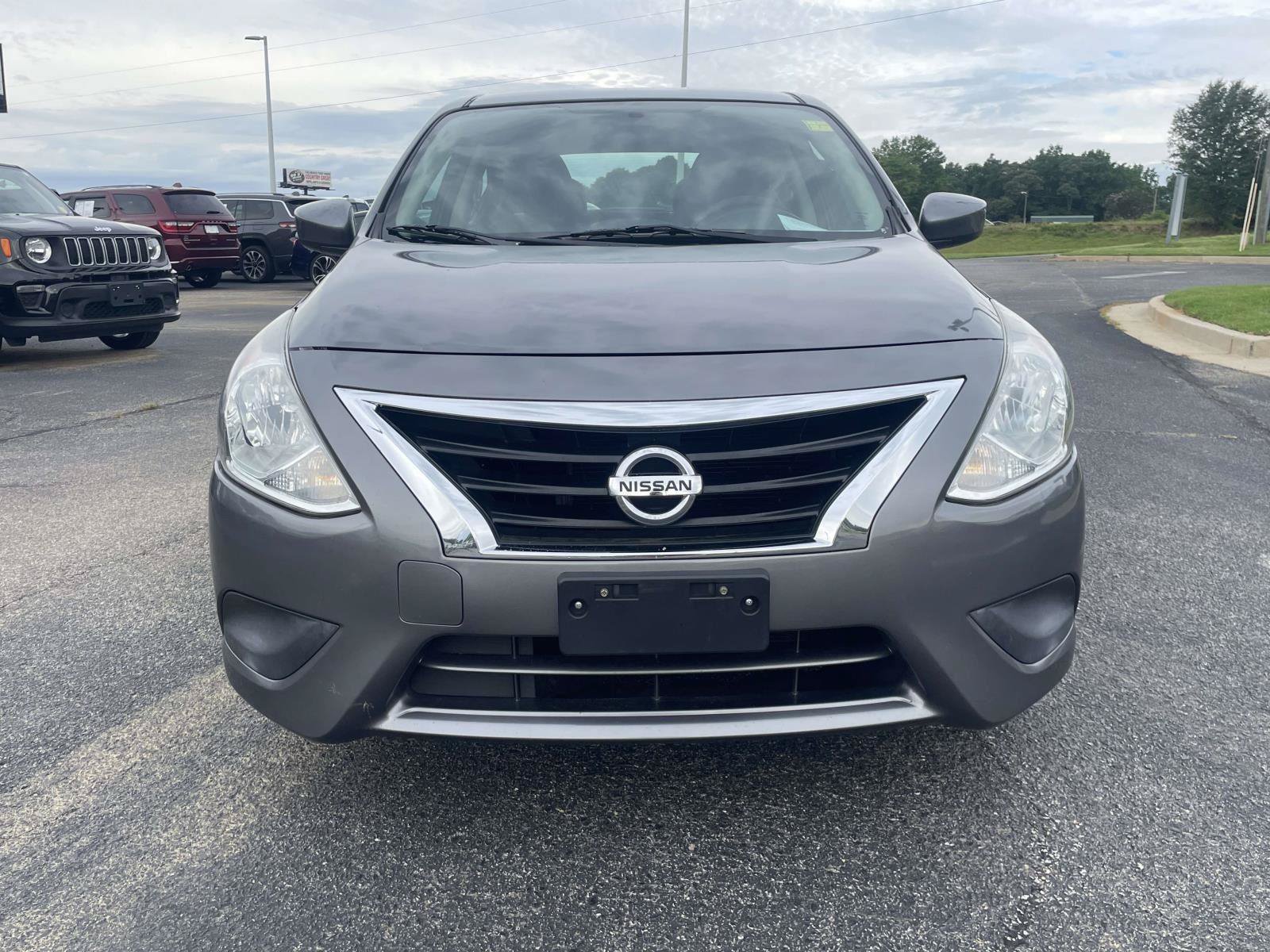 Used 2018 Nissan Versa SV FWD image 10