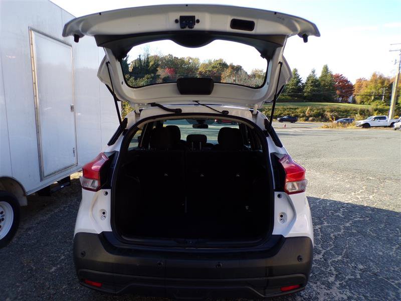 Used 2020 Nissan Kicks S image 38