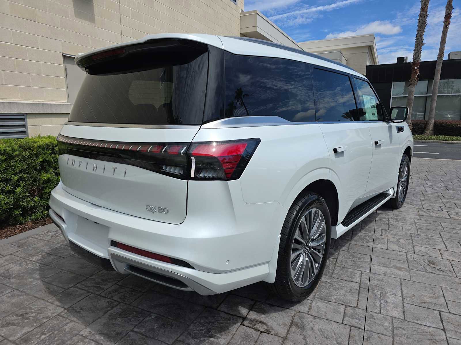 New 2026 INFINITI QX80 Luxe w/ Cargo Package image 3