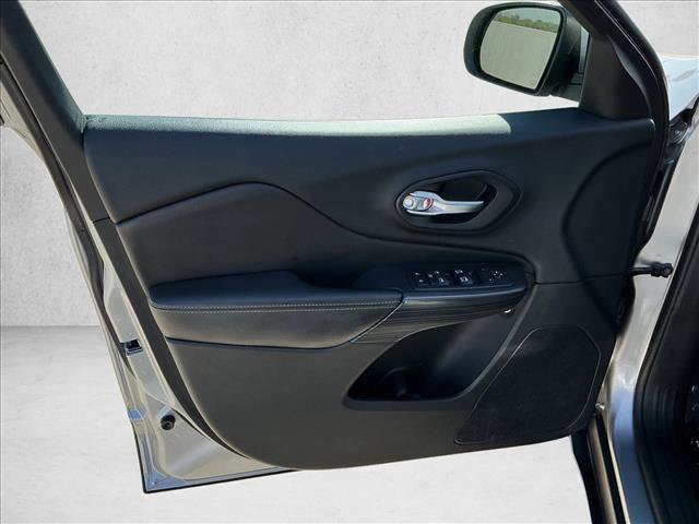 Used 2016 Jeep Cherokee Limited AWD/4WD image 14