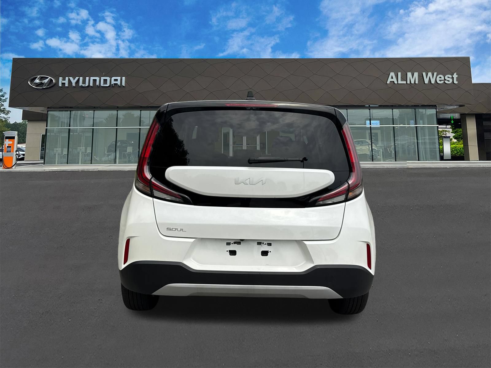 Used 2025 Kia Soul LX w/ LX Technology Package FWD image 6