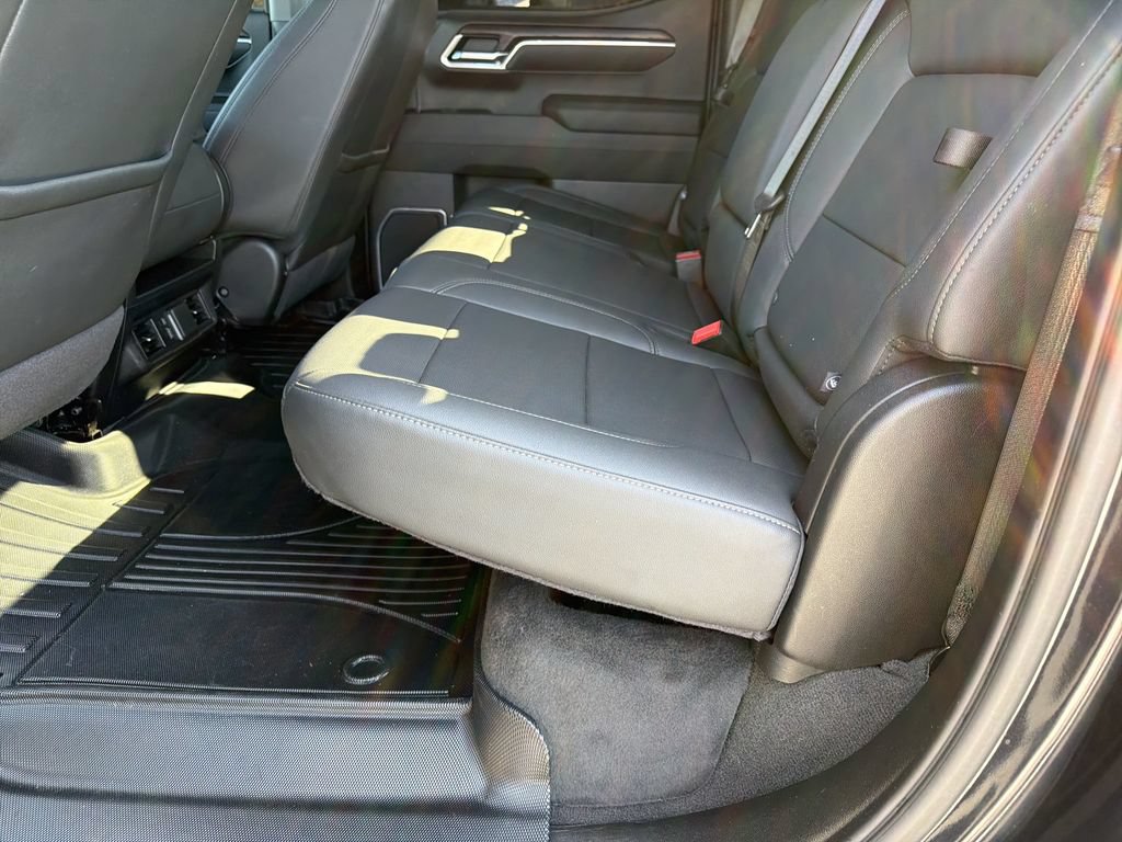 Used 2025 GMC Sierra 1500 SLT AWD/4WD image 18