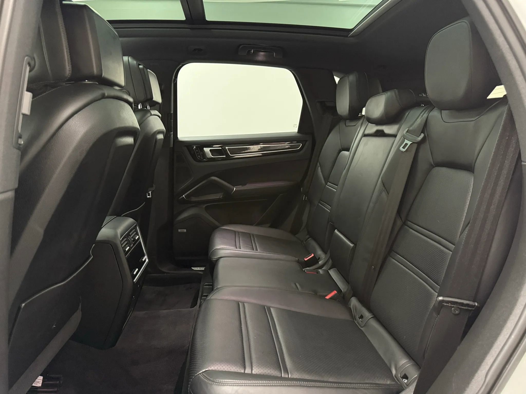 Used 2019 Porsche Cayenne AWD/4WD image 16