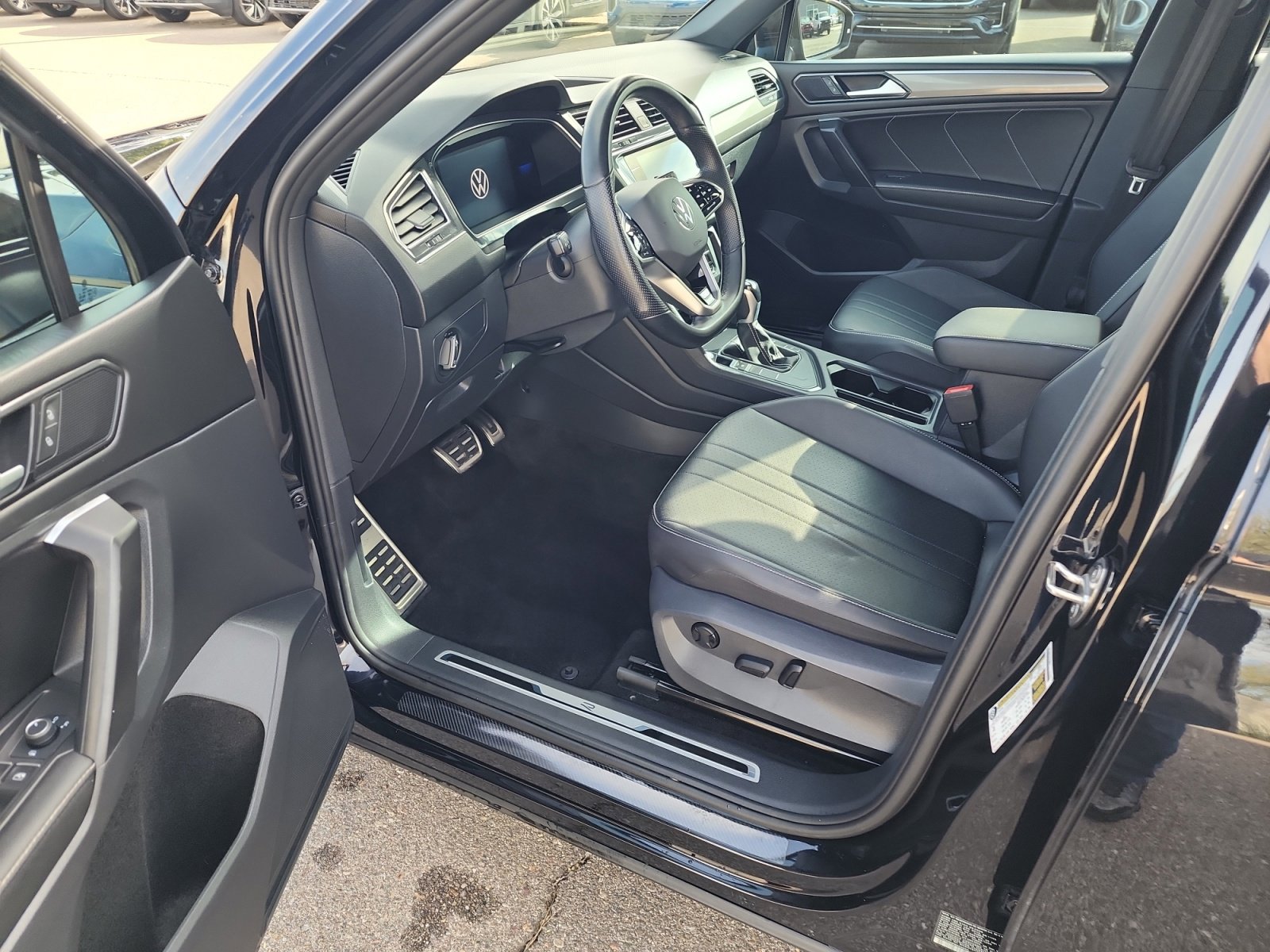 Certified 2023 Volkswagen Tiguan SE R-Line image 14