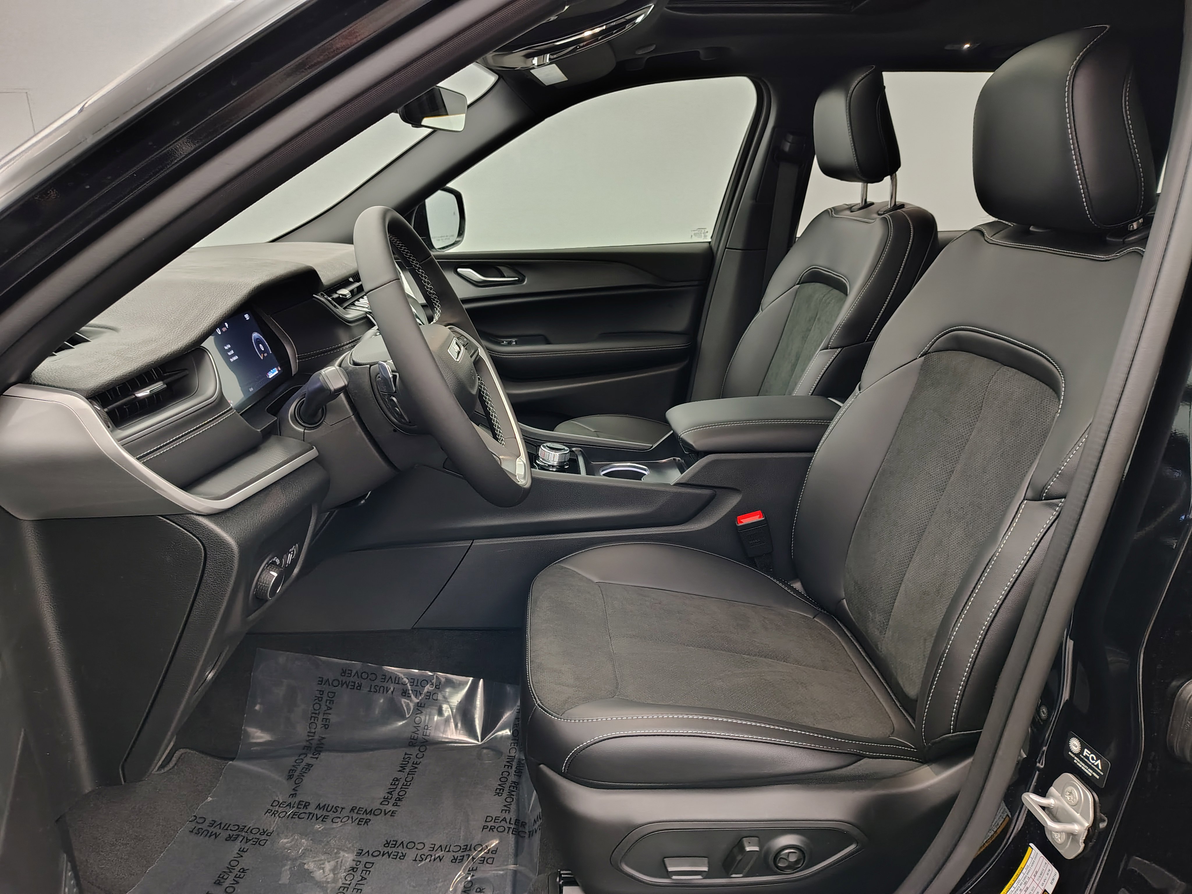 New 2025 Jeep Grand Cherokee Altitude image 17