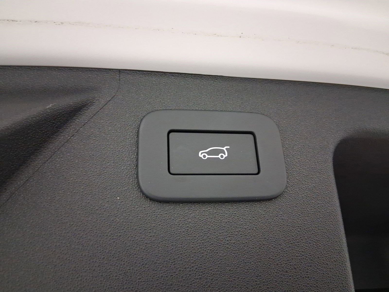 Used 2025 Land Rover Discovery Sport S image 32