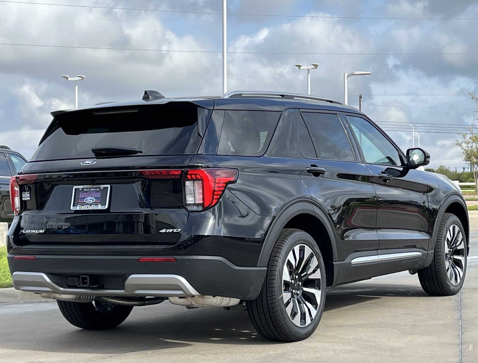 New 2026 Ford Explorer Platinum w/ LUX Leather Package AWD/4WD image 4